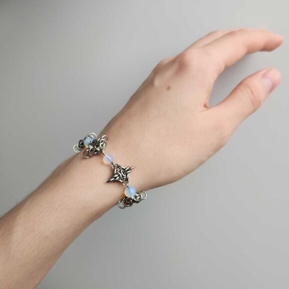 Silver star and blue opalites chainmail bracelet - Picture 10 of 11